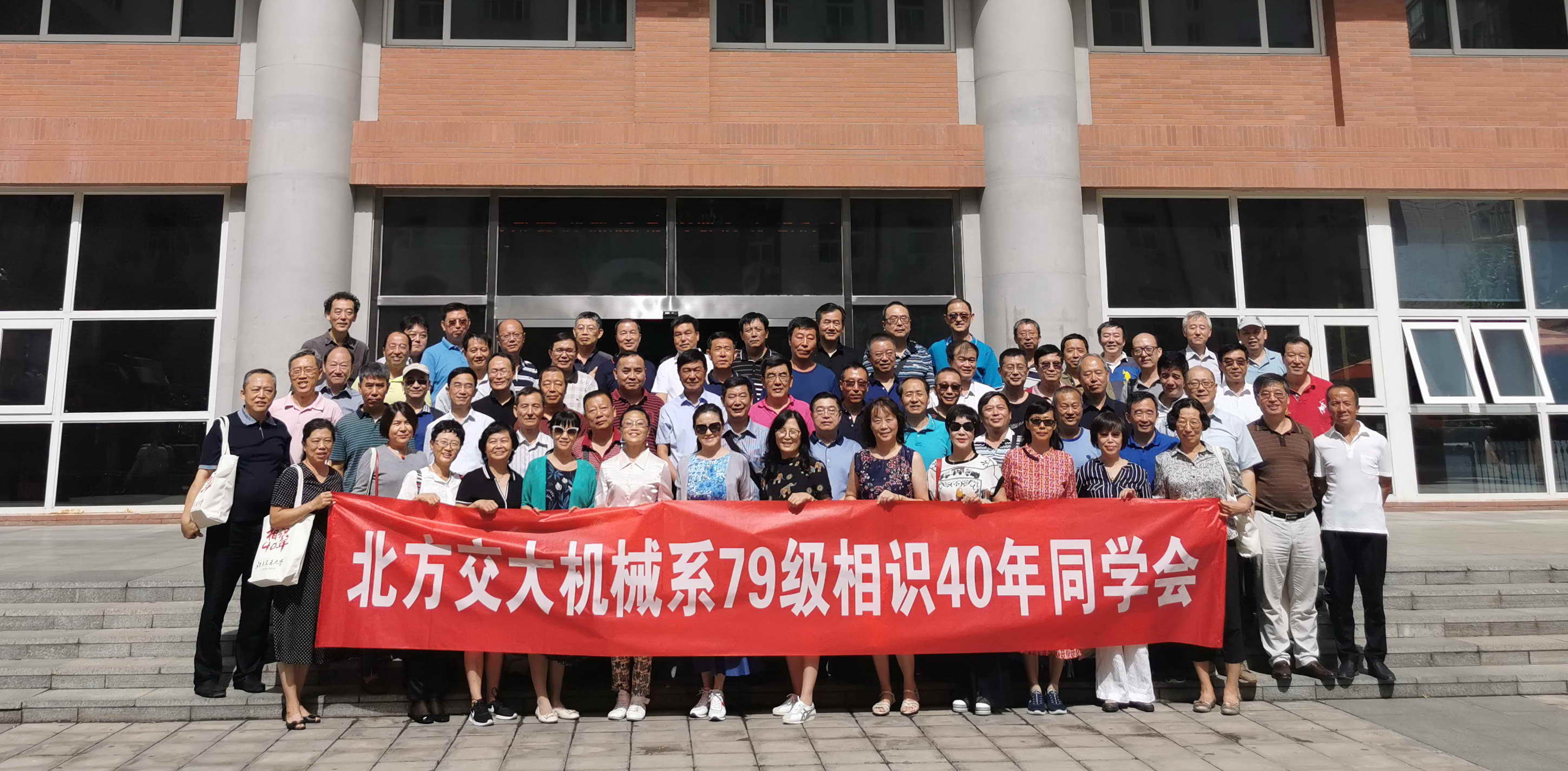 全体合影1.jpg 全体合影1.jpg