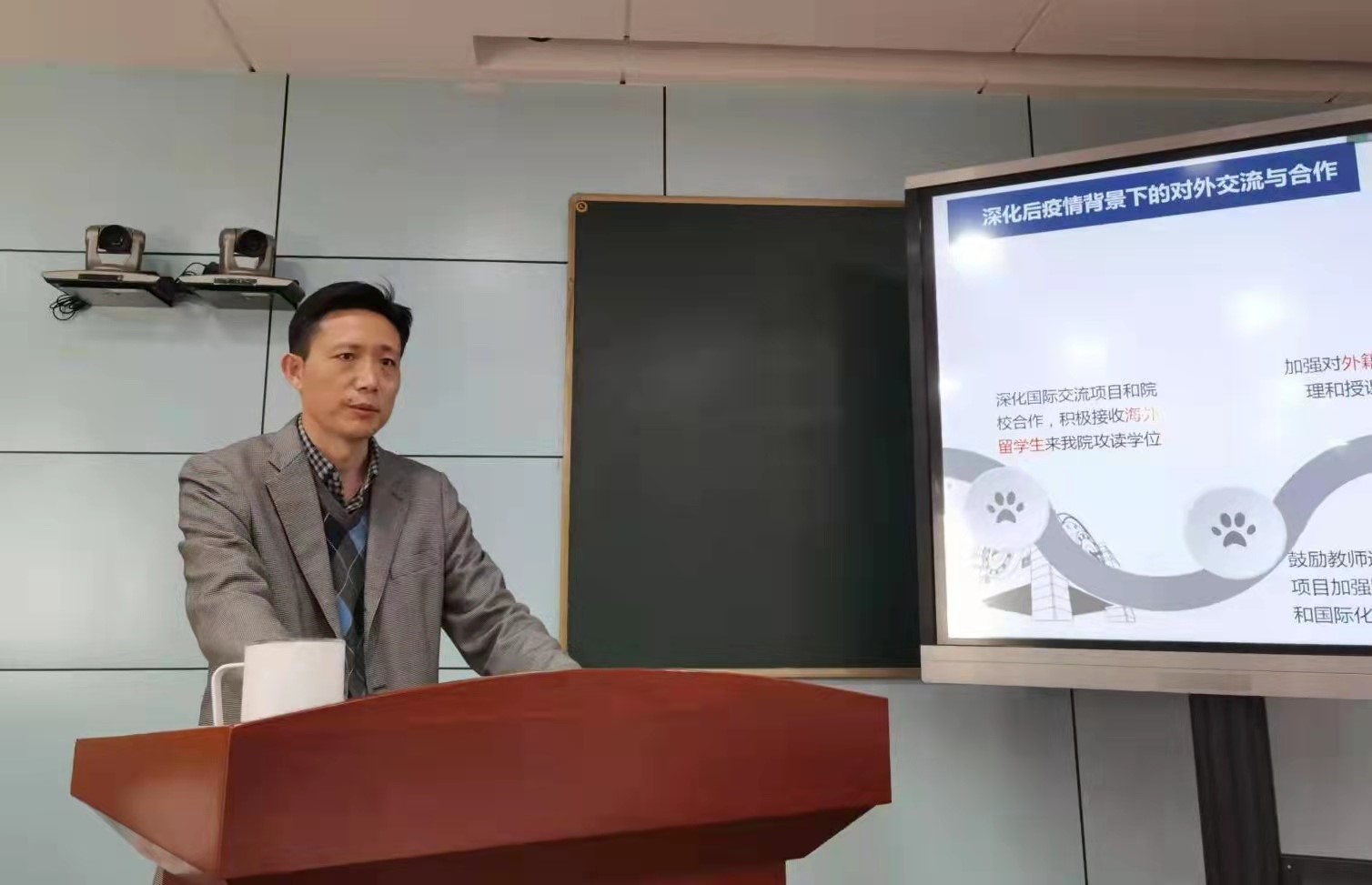 590295451.jpg 12.jpg