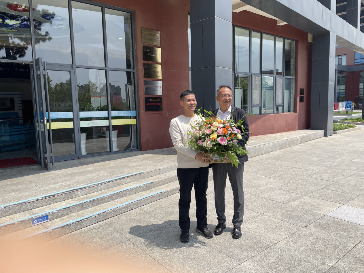 威海市和文登区科学技术协会领导来威海校区走访慰问科普工作者